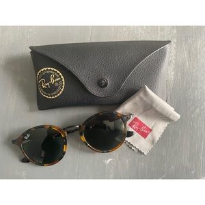 Ray-Ban Round Tortoise Sunglasses